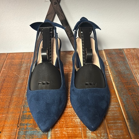 Elegant Blue Suede Women's Dress Shoes - Picture 2 of 9